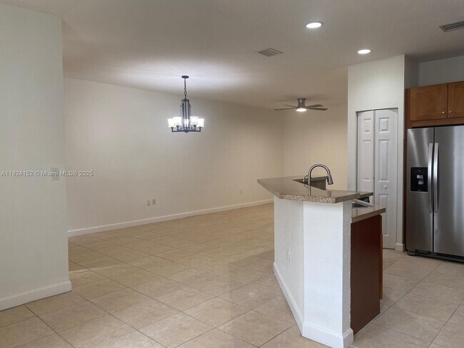 Building Photo - 7530 NW 114th Pl