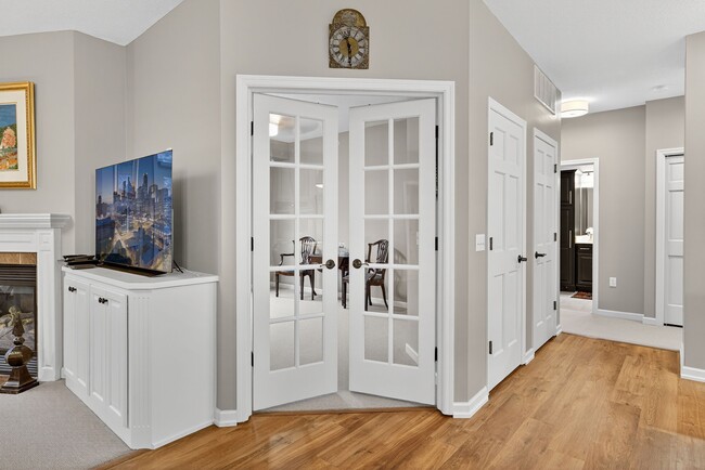 Building Photo - 5250 Grandview Square