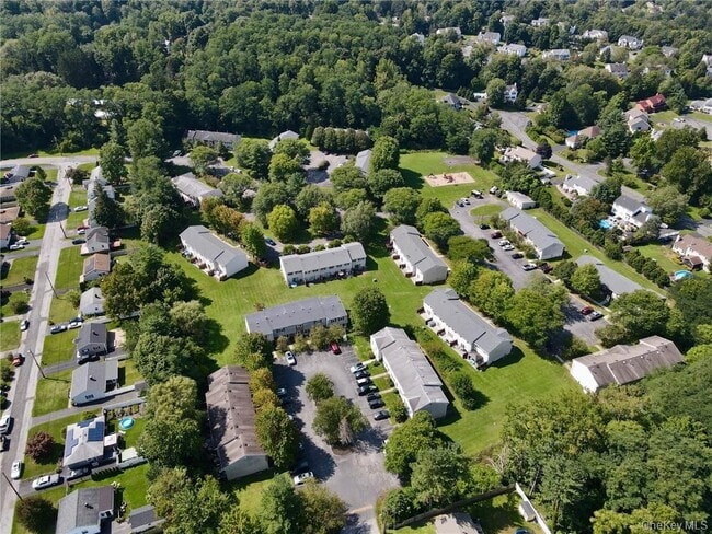 Building Photo - 28 Marshall Dr