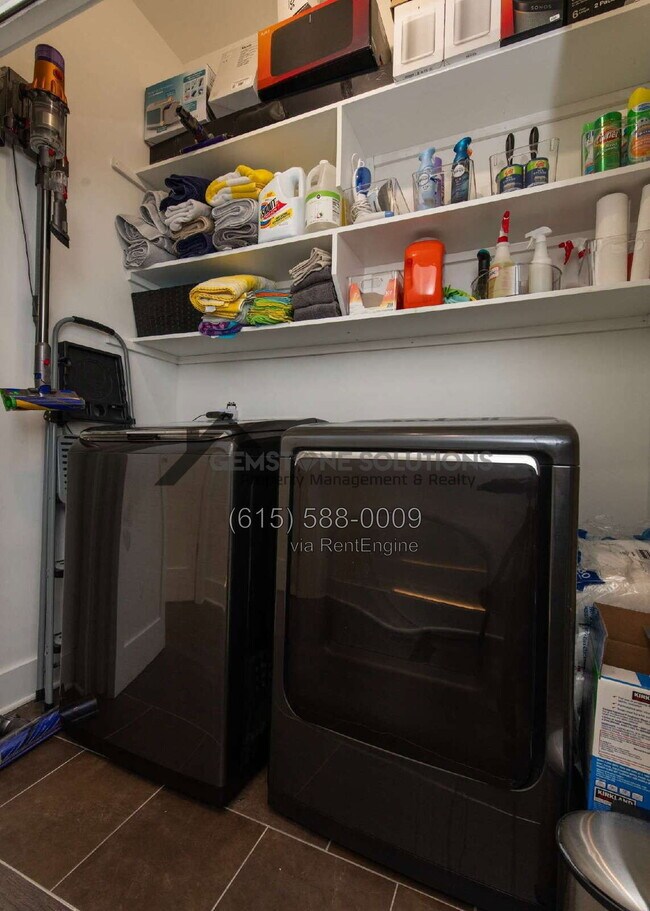 Building Photo - 420B 37th Ave N