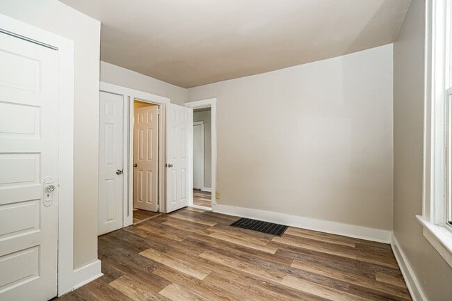 Building Photo - 753 1/2-2009-2002 Sullivant Ave