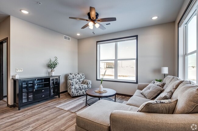 Building Photo - 1609 Doman Dr