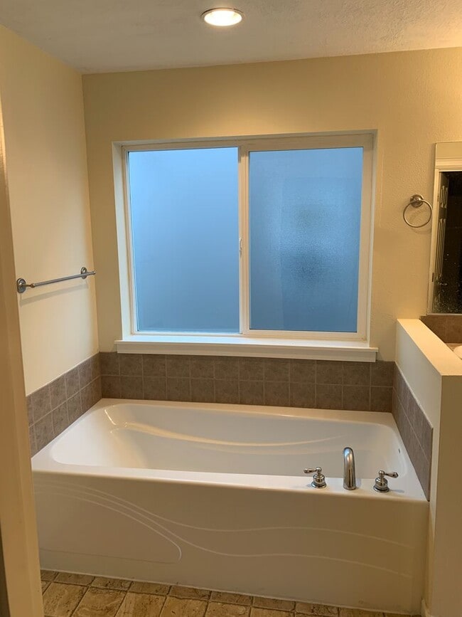 Building Photo - Charming 3-BR Felida Rental with Fenced Yard & Private Patio