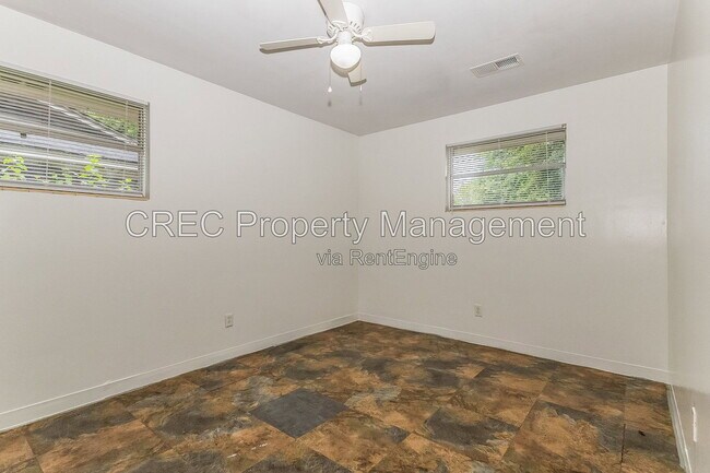 Building Photo - 1635 Memminger Ave