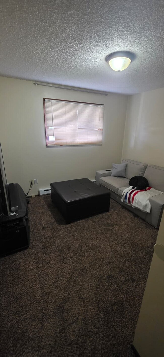 Building Photo - Garland Duplex
