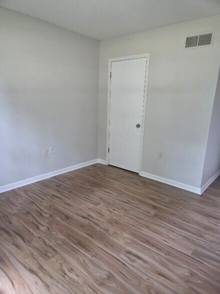 Building Photo - 6322 Northampton Dr