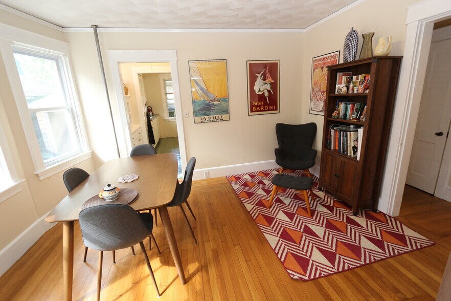Dining Room - 12 Methyl St