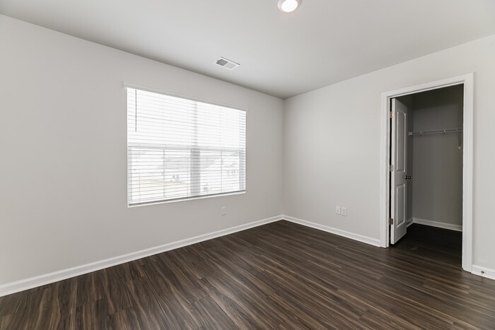 Building Photo - 105 Percheron Dr