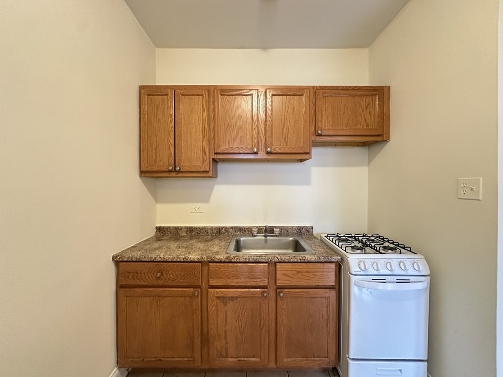 Building Photo - 4854 N Damen Ave