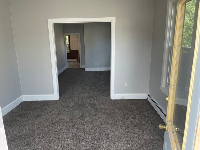 Building Photo - 1638 Saemann Ave