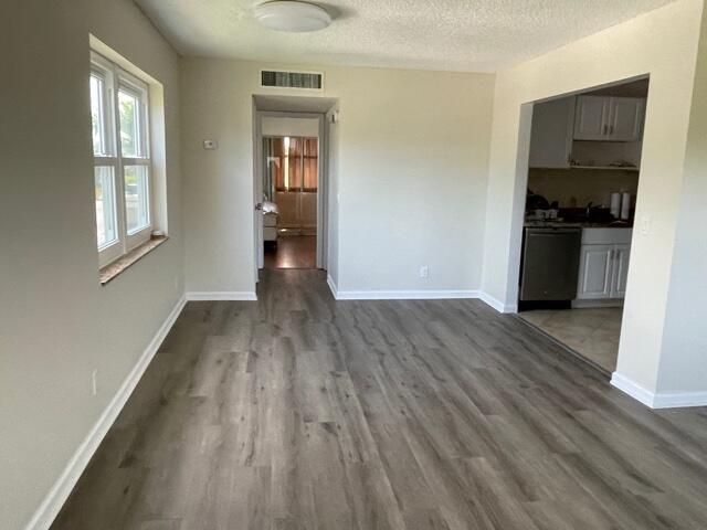 Building Photo - 480 Burgundy N