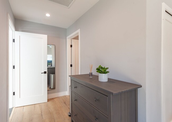 Building Photo - *Unfurnished* Gorgeous 4-Bed Oasis with Po...