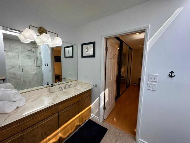 Building Photo - 3707 E Livingston Dr