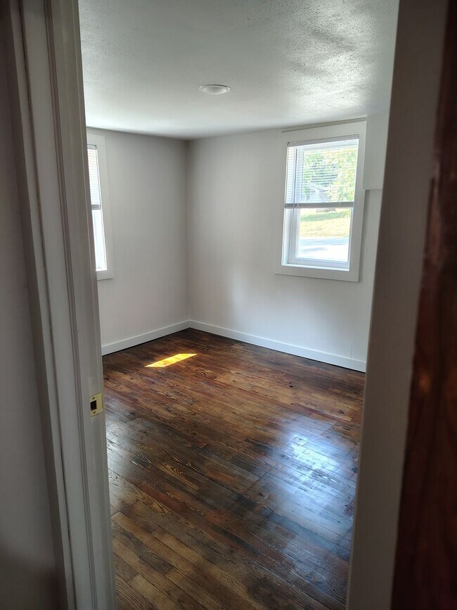 Building Photo - Home For Rent