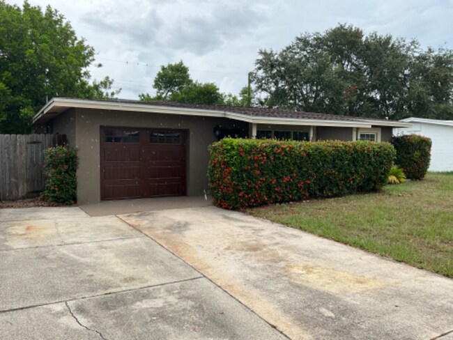 Building Photo - 10781 57th Ave N