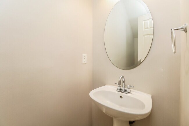 Building Photo - 1024 Valley Ridge Rd