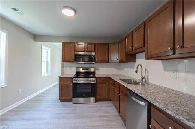 Building Photo - 55 Phelps Cir