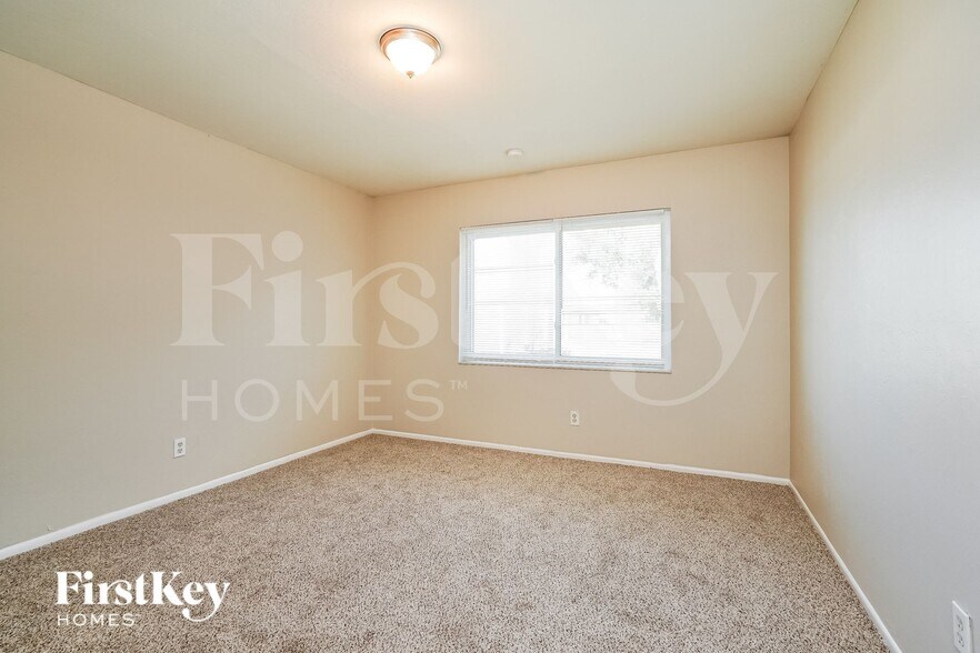 Building Photo - 4104 SW 7th Ave