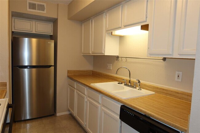 Building Photo - 4159 Steck Ave