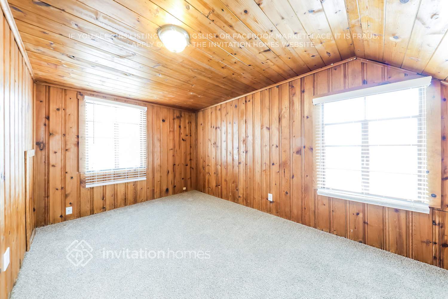 Building Photo - 806 E Amelia Ave