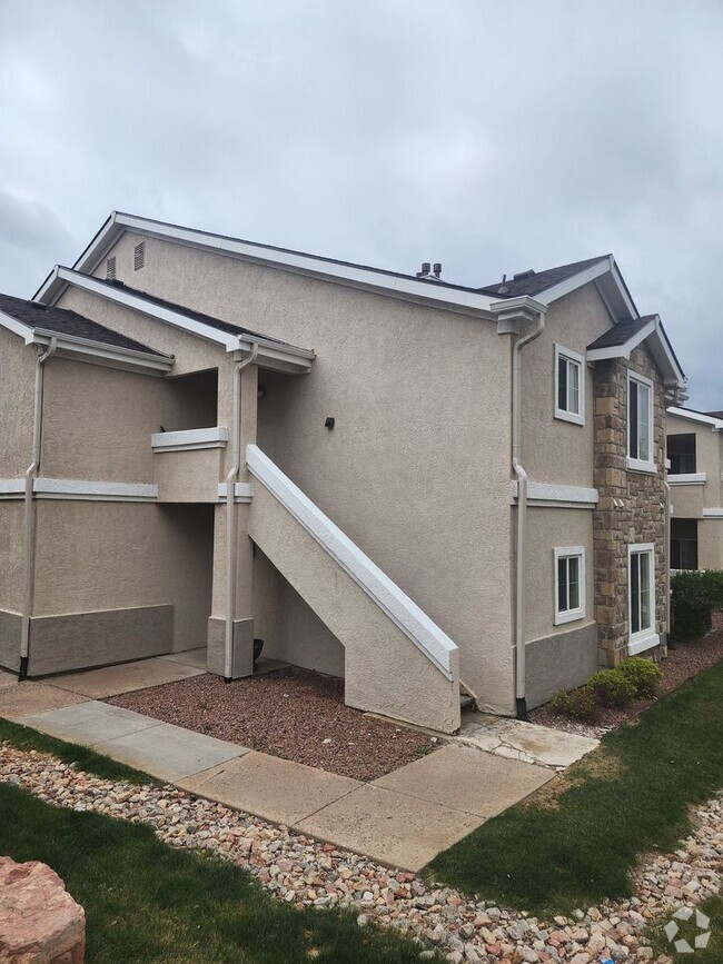 Building Photo - Beautiful Condo