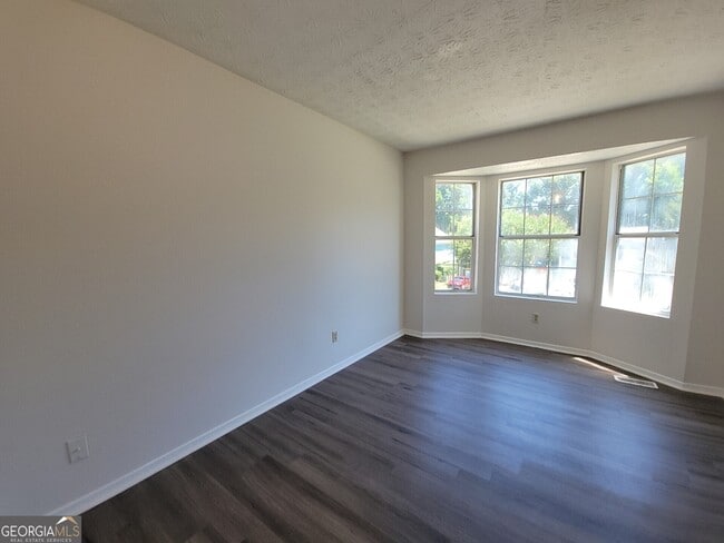 Building Photo - 3111 Linden Dr