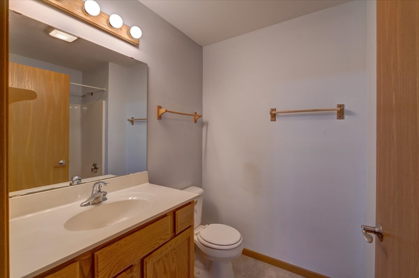 Building Photo - 264 Meadowside Dr