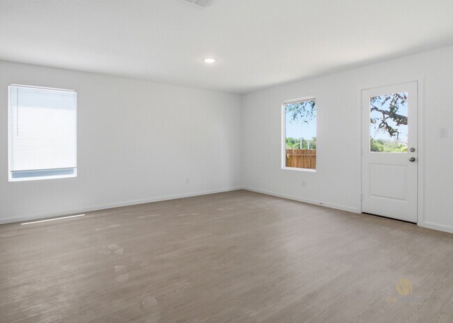Building Photo - "Spacious 4-Bedroom Retreat with 2.5 Baths in Beautiful San Antonio!"