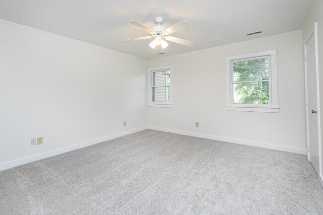 Building Photo - 5544 Kaplan Drive Unit A