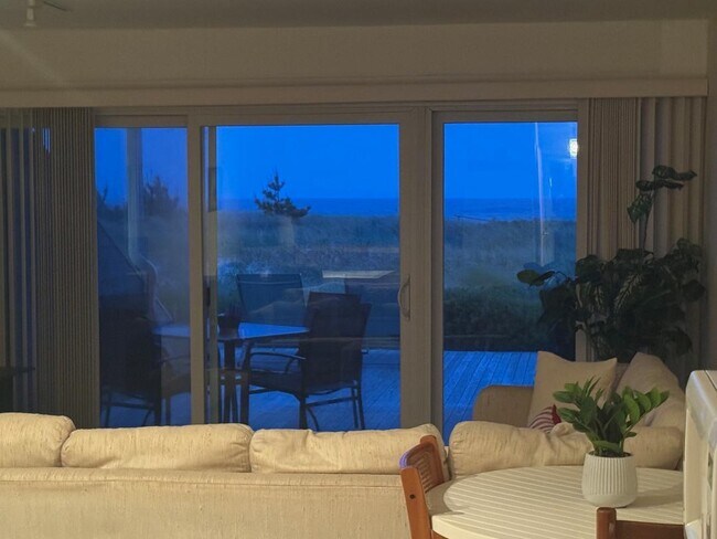 Building Photo - 539 Dune Rd
