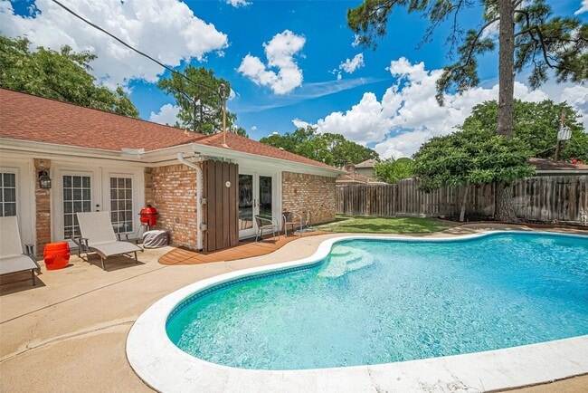 Building Photo - 14127 Britoak Ln