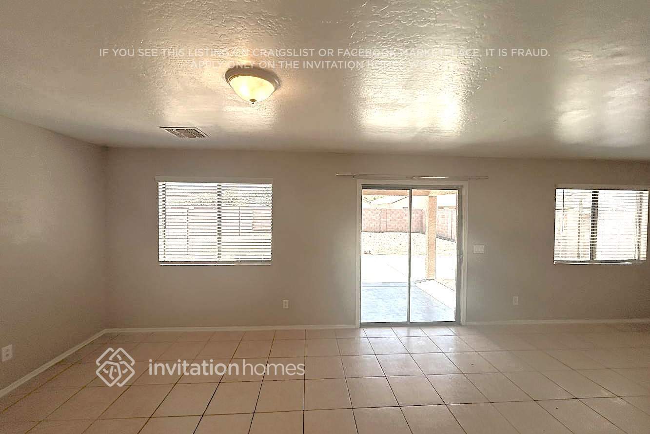 Building Photo - 3417 W Wayland Dr