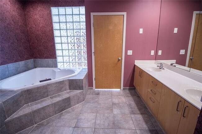 Building Photo - 1255 Apple Valley Rd NE