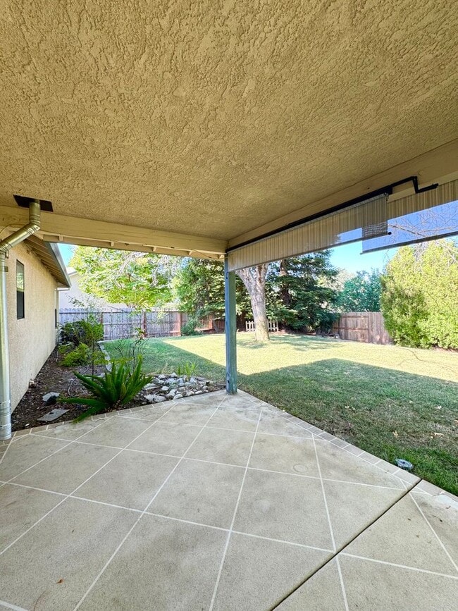 Building Photo - Beautiful Country Heights House