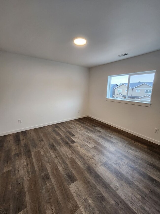 Building Photo - 1010 Peach Rd