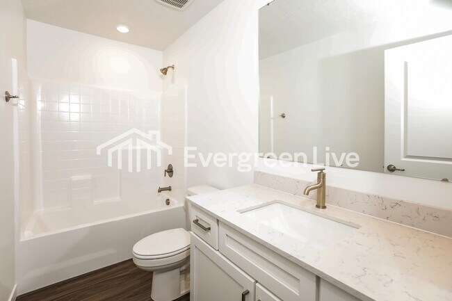 Building Photo - 896 Knowledge St