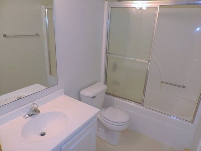 Building Photo - $1,950 | 3 Bedroom, 3.5 Bathroom Multi Flo...