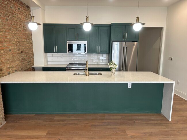 Building Photo - 307 W Main St