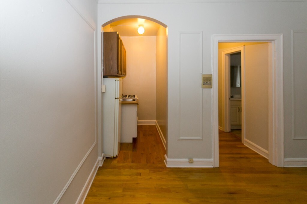Building Photo - 2832 N Burling St