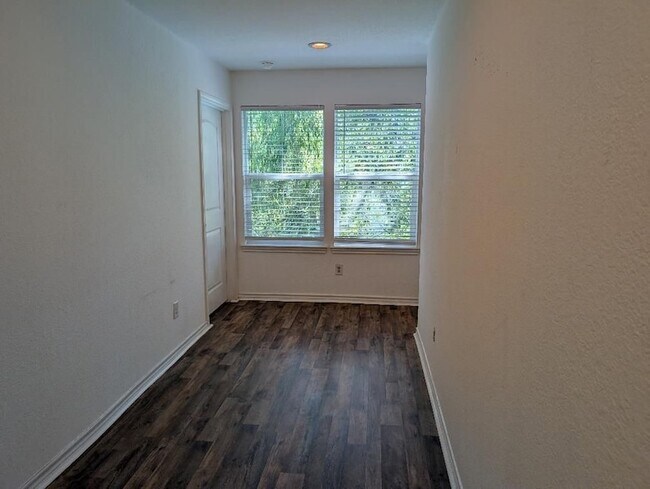 Building Photo - 16729 Meadowcroft St