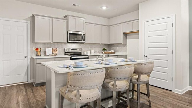 Building Photo - 6741 Leigh St