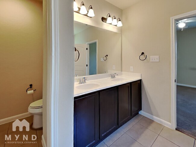 Building Photo - 9627 Bricewood Oak
