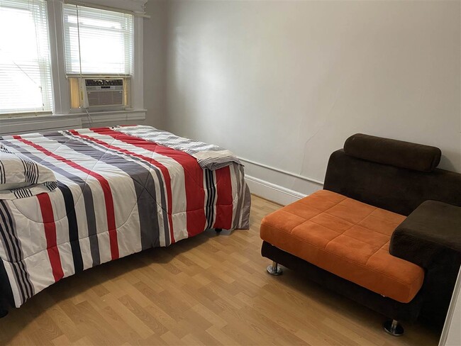 Building Photo - 163 Jewett Ave