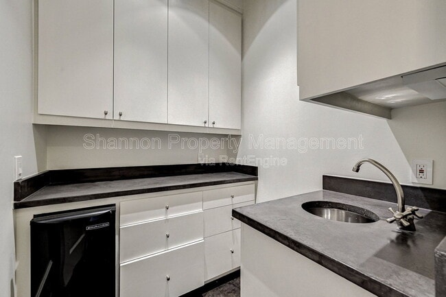 Building Photo - 3128 Alabama Ct