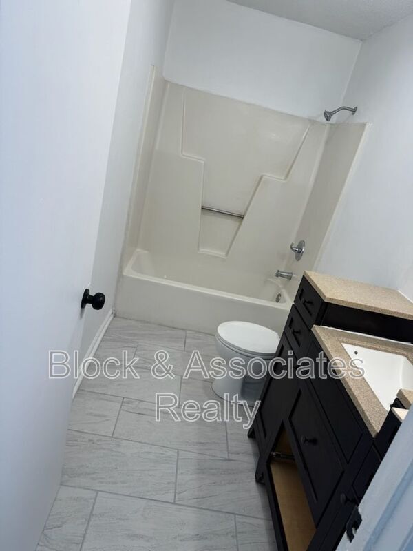 Building Photo - 1109 Garrison St