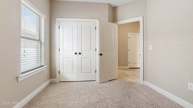Building Photo - 221 S Shoreview Dr