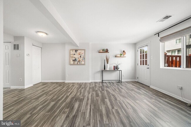 Building Photo - 8607 Kenosha Ct