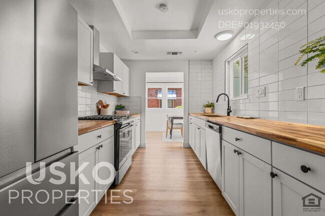 Building Photo - "Charming 4-Bed Retreat in the Heart of Sacramento - 1407 Sq Ft of Comfort!"