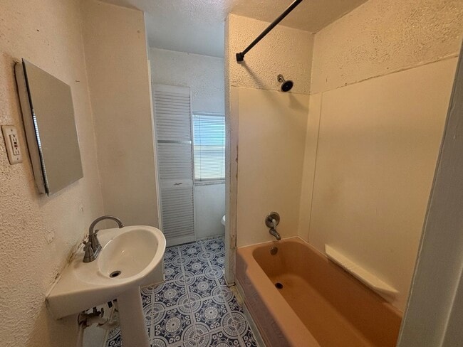 Building Photo - Use Your Tax Return For This Sweetheart of a Deal! This is a Lease-to-Own – Not a typical rental.