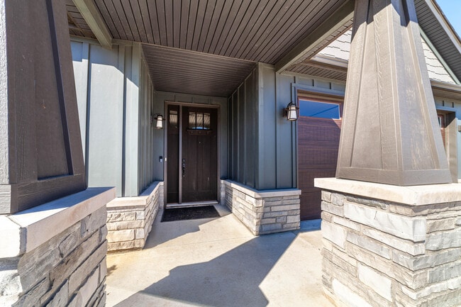 Building Photo - 609 Tomahawk Dr